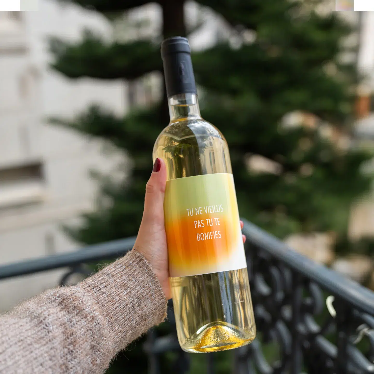 Cadeau-homme-Mieux-que-des-fleurs-Vin-etiquettes-personnalisees