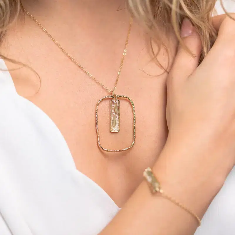 cadeau-anniversaire-collier-fleuri-flowrette