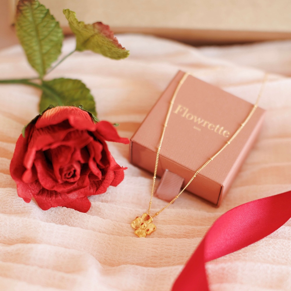cadeau-saint-valentin-flowrette-collier-et-rose-rouge