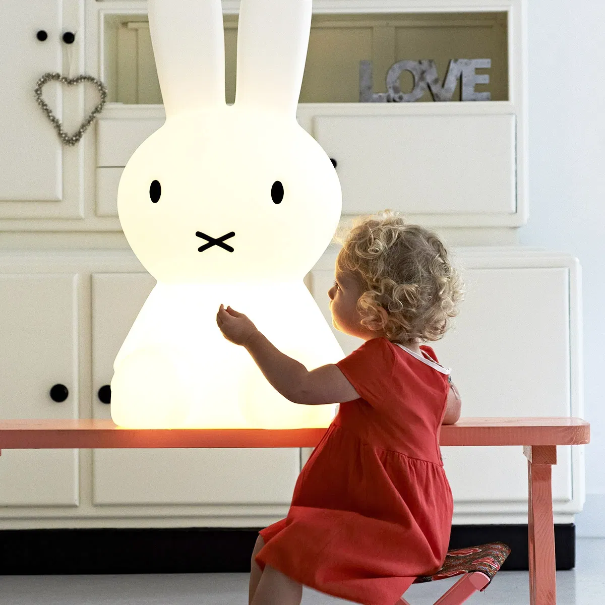 Cadeau-bebe-6-mois-Les-Raffineurs-Lampe-miffy-geante