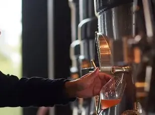 Cadeaux-Anniversaire-Femme-70-Ans-Rue-des-Vignerons-Degustation