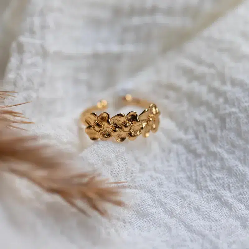 Idee-cadeau-50-ans-bague-avec-fleurs-flowrette