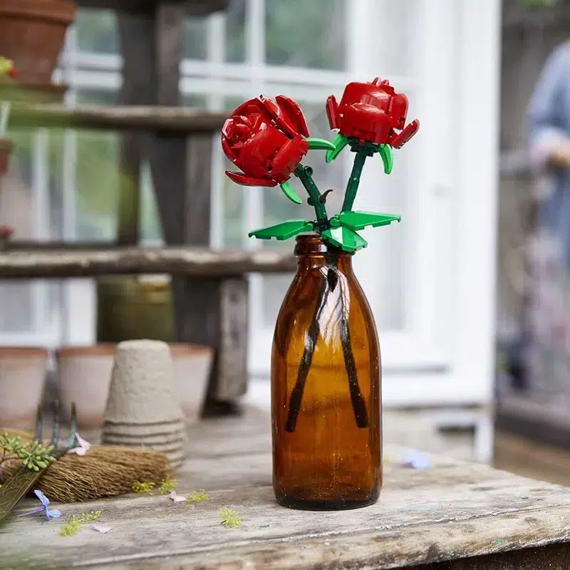 Cadeaux-fleurs-Mieux-que-des-fleurs-Rose-Lego