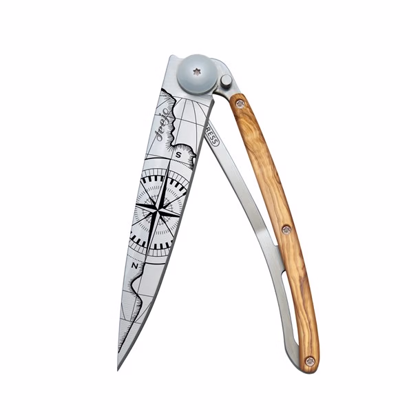 Idees-cadeaux-voyageurs-Nature-et-Decouvertes-Couteau