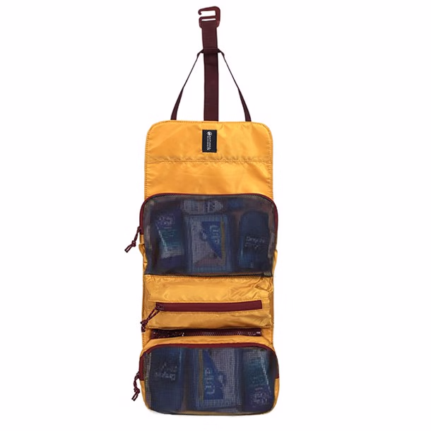 Idees-cadeaux-voyageurs-Nature-et-Decouvertes-Trousse-toilette