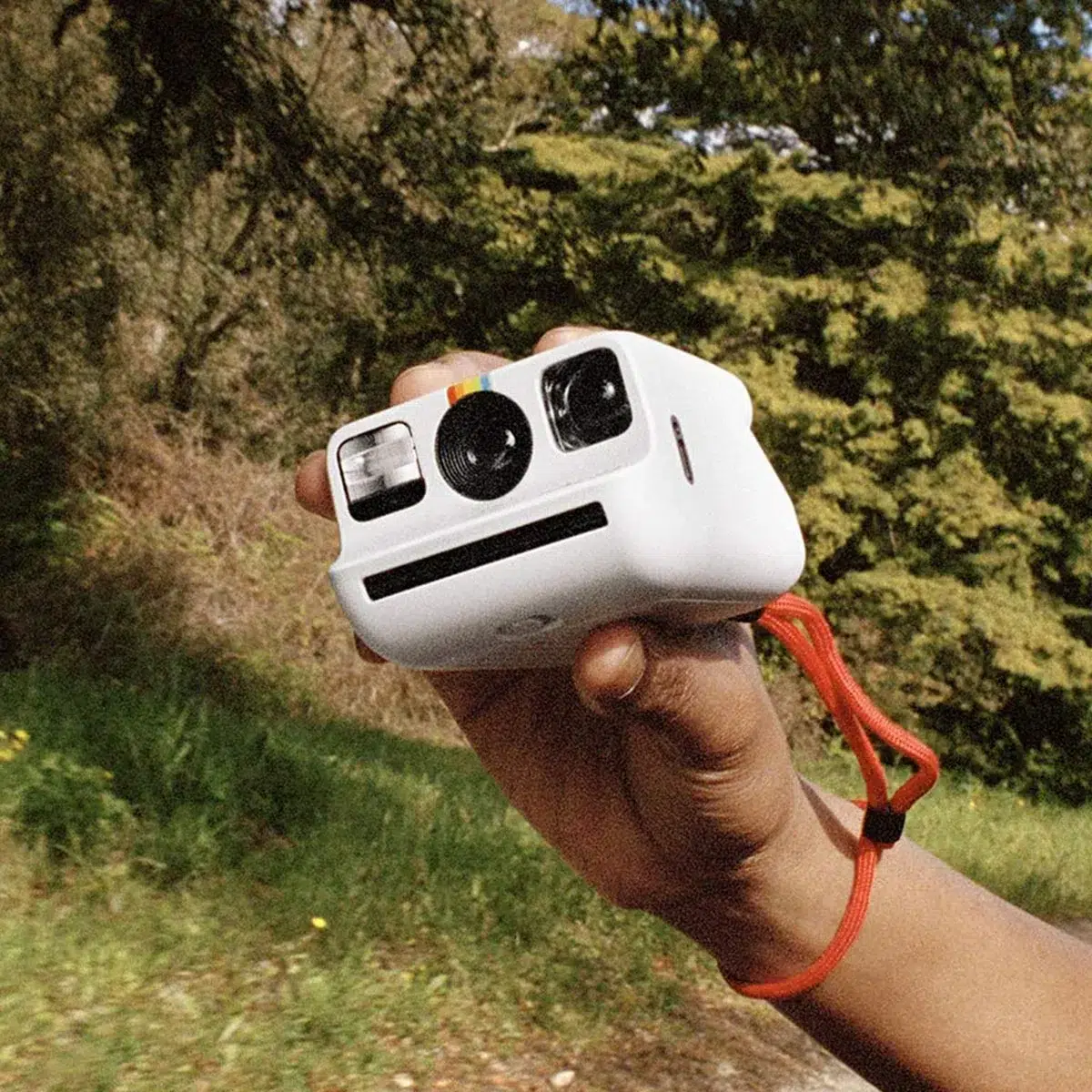 Cadeau-couple-1-mois-Les-Raffineurs-Appareil-photo-polaroid-go-gen2