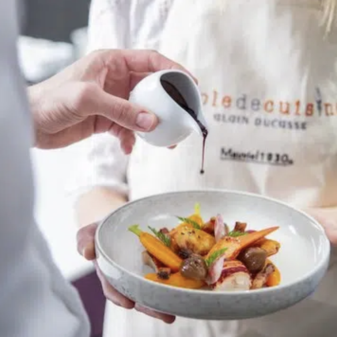 Offrir un cadeau à une femme célibataire : stop aux clichés ! Astuces et conseils Cadeau femme célibataire Cadeau femme celibataire Sport Decouverte Week end