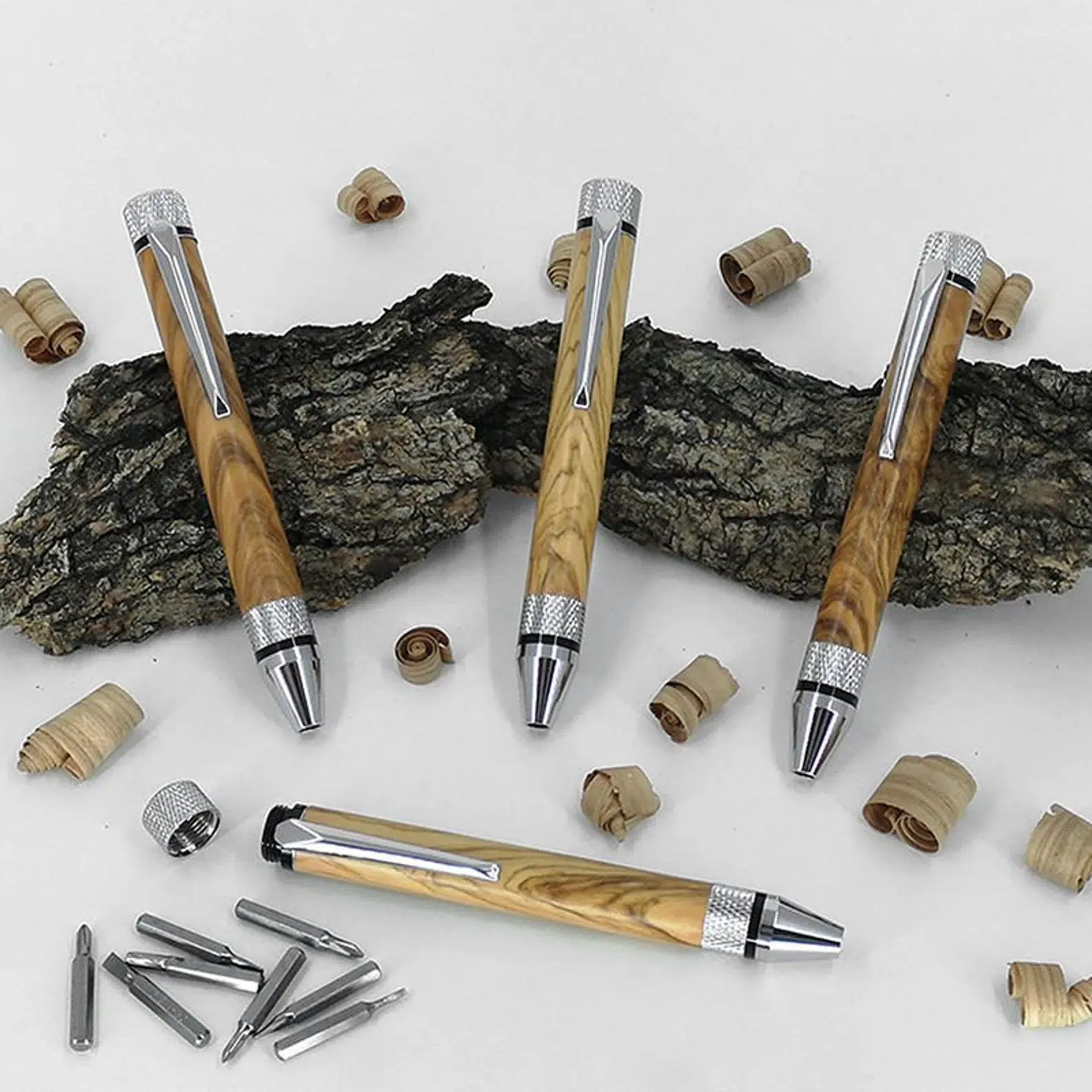 20 idées cadeaux bricoleurs 2025 (qui vont vraiment servir !) Astuces et conseils Cadeaux bricolage Cadeaux bricoleurs Etsy Tournevis