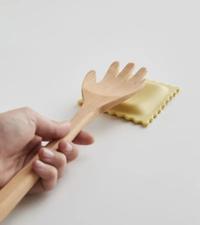 Idee-cadeau-moins-de-20-euros-L-avant-Gardiste-Repose-cuillere-ravioli