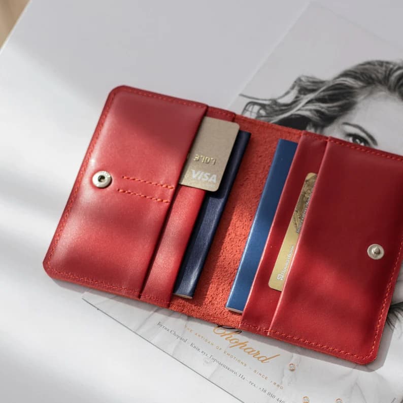 Offrir de la maroquinerie : guide pour éviter le cadeau "corporate" Astuces et conseils Cadeau maroquinerie Offrir de la maroquinerie guide pour eviter le cadeau corporate 5