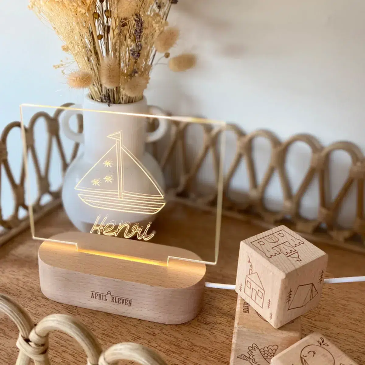 Cadeau-bebe-2-ans-Les-Raffineurs-Veilleuse-personnalisee