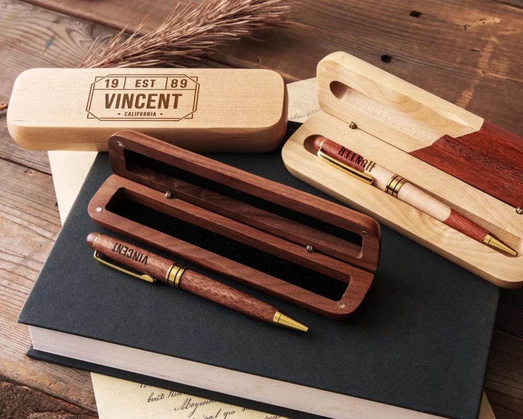 Idée de cadeau pour un collègue qui part : marquer le coup avec style Astuces et conseils cadeau pour un collègue qui part Cadeau collegue depart Etsy Stylo