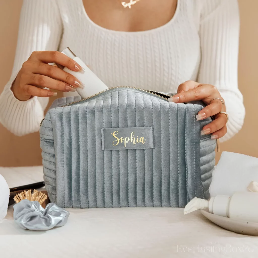 Idée de cadeau pour un collègue qui part : marquer le coup avec style Astuces et conseils cadeau pour un collègue qui part Cadeau collegue depart Etsy Trousse