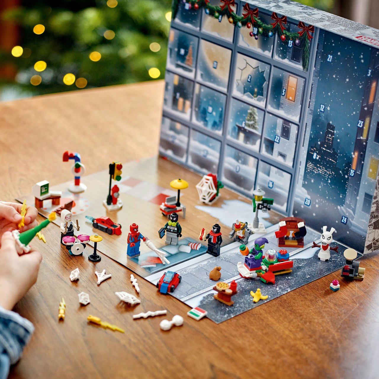 Calendrier De L'Avent Geek Calendrier-de-l-Avent-Geek-lego-marvel-super-heros-cultura